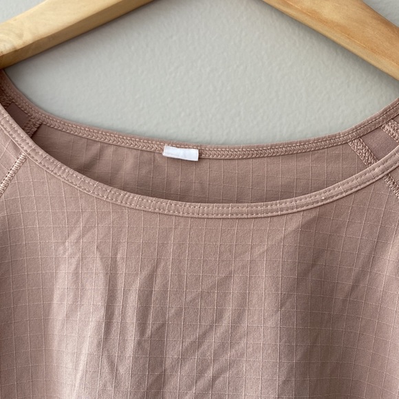 🌟Host Pick🌟Lululemon Lightweight Stretch Running Short Sleeve Shirt - Picture 6 of 15